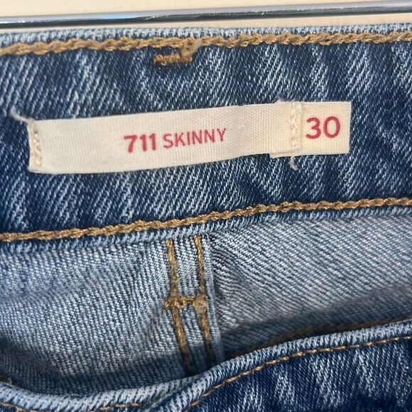 Levi’s 711 Distressed Skinny Jeans - Picture 3 of 7